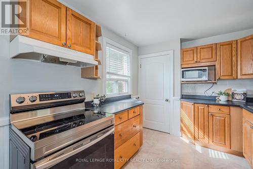 10 Rosewood Avenue, Guelph (Onward Willow), ON - Indoor Photo Showing Kitchen