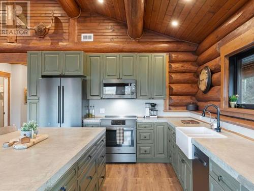 92 Lynx Lane, Whitehorse North, YT - Indoor Photo Showing Kitchen With Double Sink With Upgraded Kitchen