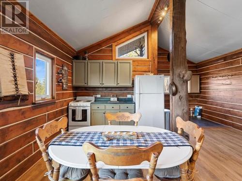 92 Lynx Lane, Whitehorse North, YT - Indoor Photo Showing Dining Room