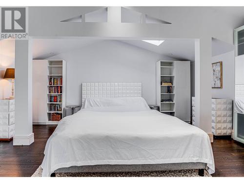 5555 Stubbs Road, Lake Country, BC - Indoor Photo Showing Bedroom