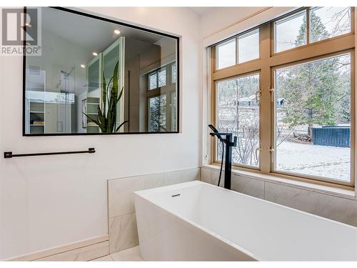 5555 Stubbs Road, Lake Country, BC - Indoor Photo Showing Bathroom