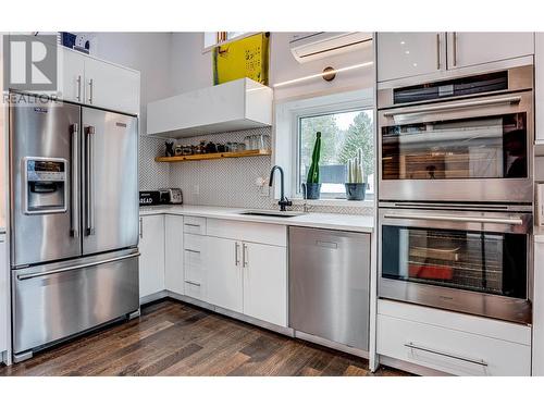 5555 Stubbs Road, Lake Country, BC - Indoor Photo Showing Kitchen