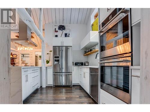 5555 Stubbs Road, Lake Country, BC - Indoor Photo Showing Kitchen With Upgraded Kitchen