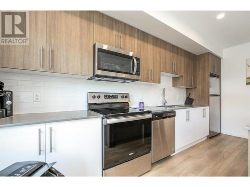 685 Boynton Place Unit# 33, Kelowna, BC - Indoor Photo Showing Kitchen With Stainless Steel Kitchen