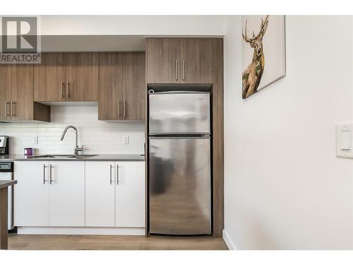 685 Boynton Place Unit# 33, Kelowna, BC - Indoor Photo Showing Kitchen With Stainless Steel Kitchen