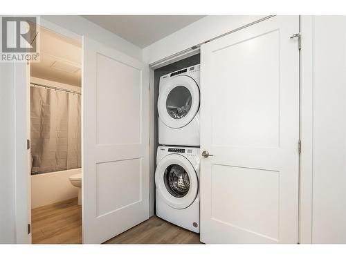 685 Boynton Place Unit# 33, Kelowna, BC - Indoor Photo Showing Laundry Room