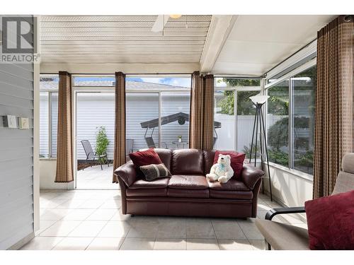 1101 Cameron Avenue Unit# 1, Kelowna, BC - Indoor Photo Showing Living Room