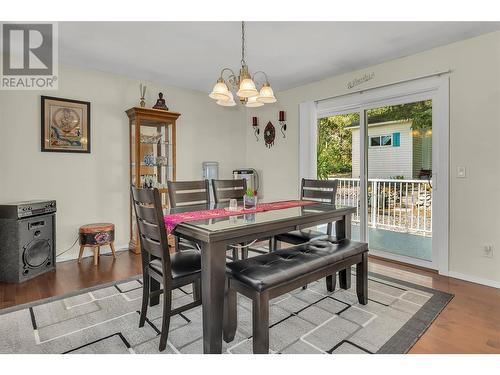 10736 Pinecrest Road, Vernon, BC - Indoor Photo Showing Dining Room