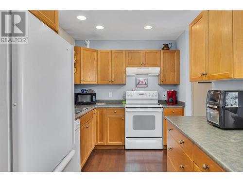 10736 Pinecrest Road, Vernon, BC - Indoor Photo Showing Kitchen