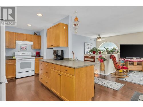 10736 Pinecrest Road, Vernon, BC - Indoor Photo Showing Kitchen