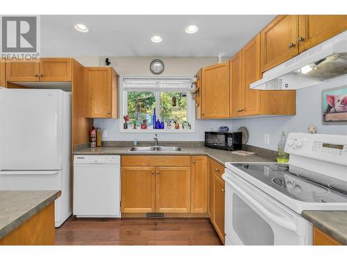 10736 Pinecrest Road, Vernon, BC - Indoor Photo Showing Kitchen With Double Sink