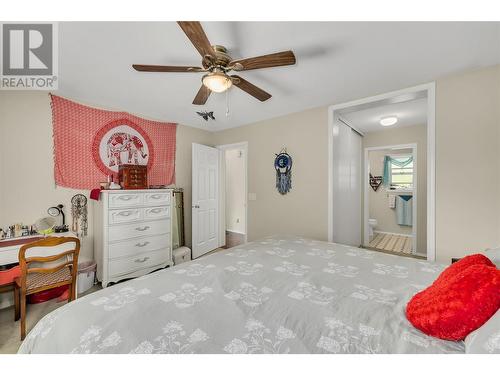 10736 Pinecrest Road, Vernon, BC - Indoor Photo Showing Bedroom