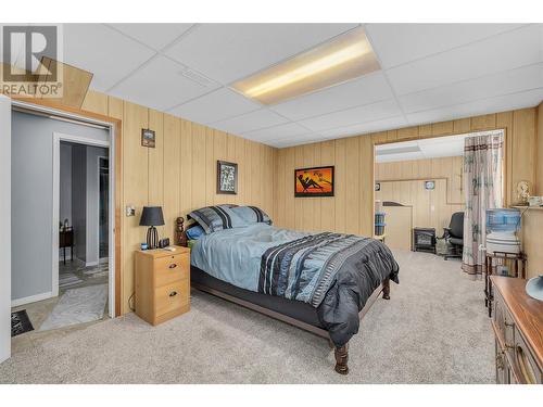 10736 Pinecrest Road, Vernon, BC - Indoor Photo Showing Bedroom