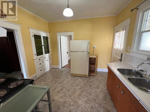 1380 Lookout  Street, Trail, BC - Indoor Photo Showing Kitchen With Double Sink