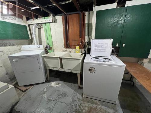 1380 Lookout  Street, Trail, BC - Indoor Photo Showing Laundry Room