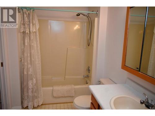 1400 14 Avenue Unit# 1, Vernon, BC - Indoor Photo Showing Bathroom