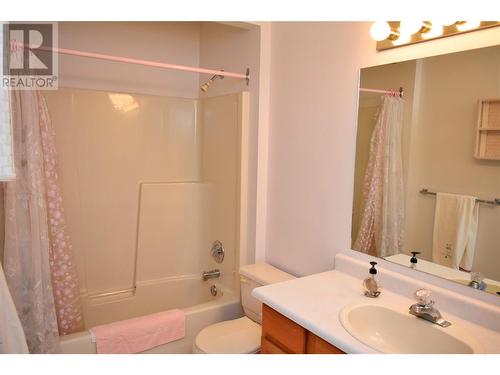 1400 14 Avenue Unit# 1, Vernon, BC - Indoor Photo Showing Bathroom