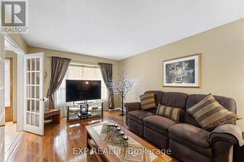 59 Glen Dhu Drive, Whitby (Rolling Acres), ON - Indoor Photo Showing Living Room