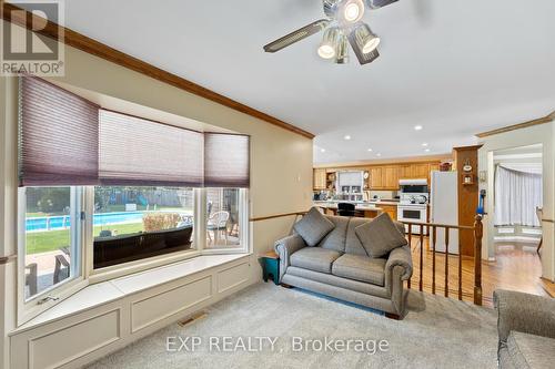 59 Glen Dhu Drive, Whitby (Rolling Acres), ON - Indoor Photo Showing Living Room