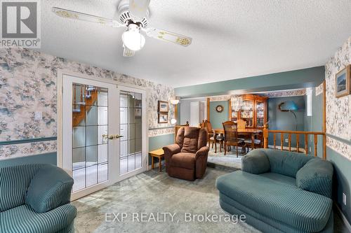 59 Glen Dhu Drive, Whitby (Rolling Acres), ON - Indoor Photo Showing Living Room