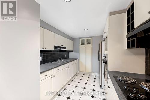 59 Glen Dhu Drive, Whitby (Rolling Acres), ON - Indoor Photo Showing Kitchen With Double Sink