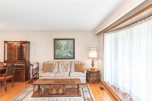 14 Calvert Avenue, Hamilton, ON - Indoor Photo Showing Living Room