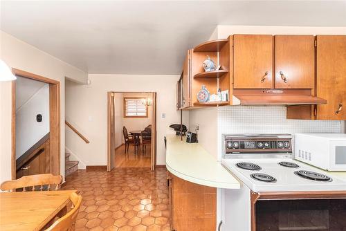 14 Calvert Avenue, Hamilton, ON - Indoor Photo Showing Kitchen