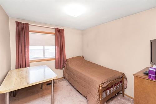 14 Calvert Avenue, Hamilton, ON - Indoor Photo Showing Bedroom