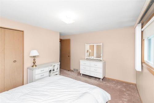 14 Calvert Avenue, Hamilton, ON - Indoor Photo Showing Bedroom