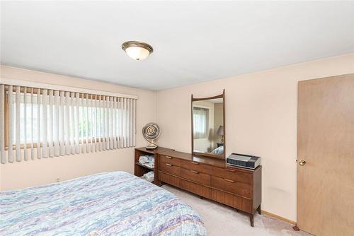 14 Calvert Avenue, Hamilton, ON - Indoor Photo Showing Bedroom