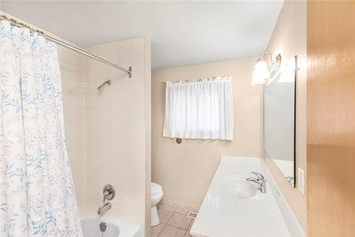 14 Calvert Avenue, Hamilton, ON - Indoor Photo Showing Bathroom