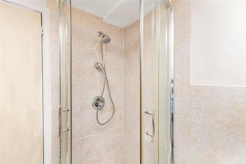 14 Calvert Avenue, Hamilton, ON - Indoor Photo Showing Bathroom