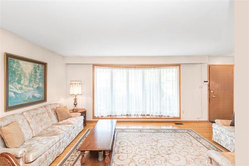 14 Calvert Avenue, Hamilton, ON - Indoor Photo Showing Living Room