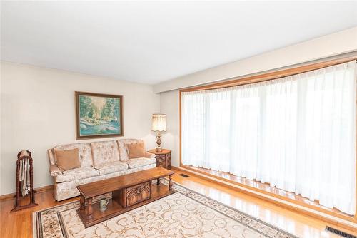 14 Calvert Avenue, Hamilton, ON - Indoor Photo Showing Living Room