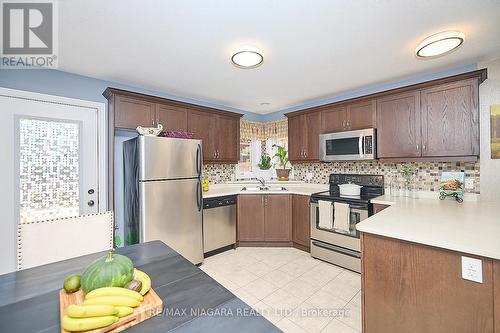 114 Wallace Avenue S, Welland, ON - Indoor Photo Showing Kitchen With Double Sink