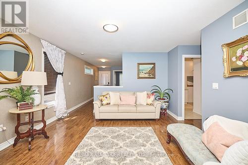 114 Wallace Avenue S, Welland, ON - Indoor Photo Showing Living Room