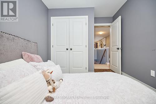 114 Wallace Avenue S, Welland, ON - Indoor Photo Showing Bedroom