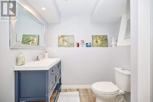 114 Wallace Avenue S, Welland, ON - Indoor Photo Showing Bathroom