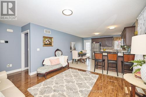 114 Wallace Avenue S, Welland, ON - Indoor Photo Showing Living Room