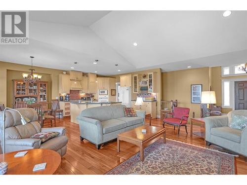 1625 Merlot Drive, West Kelowna, BC - Indoor Photo Showing Living Room