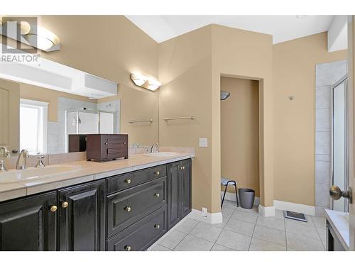 1625 Merlot Drive, West Kelowna, BC - Indoor Photo Showing Bathroom