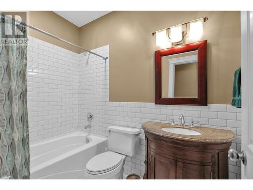 1625 Merlot Drive, West Kelowna, BC - Indoor Photo Showing Bathroom