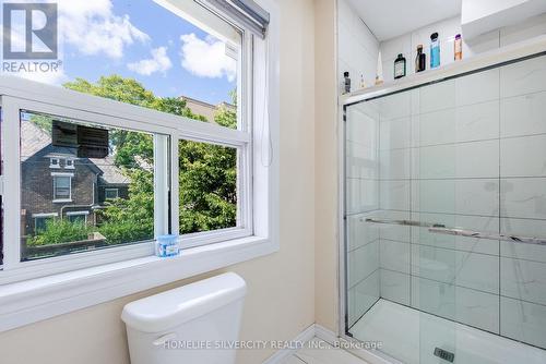 544 Dundas Street E, London, ON - Indoor Photo Showing Bathroom