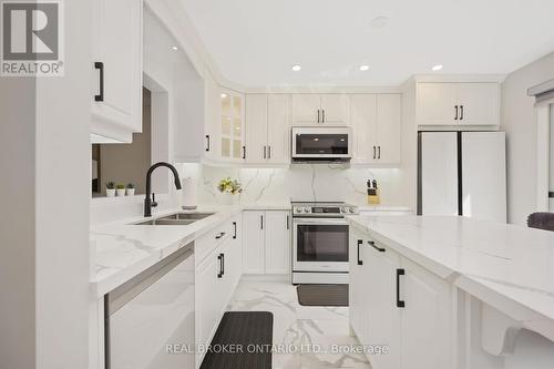 71 Lavender Place, Vaughan, ON - Indoor Photo Showing Kitchen With Double Sink With Upgraded Kitchen