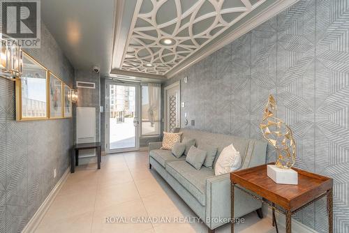 1007 - 9085 Jane Street, Vaughan, ON - Indoor