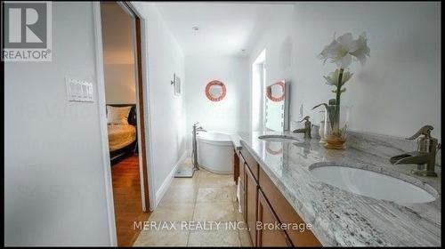 19 Valloncliffe Road, Markham (Bayview Glen), ON - Indoor Photo Showing Bathroom