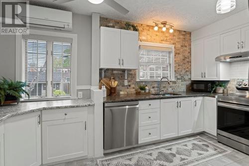 450 Matthew Brady, Windsor, ON - Indoor Photo Showing Kitchen