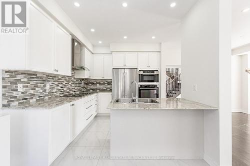 3895 Leonardo Street, Burlington (Alton), ON - Indoor Photo Showing Kitchen With Upgraded Kitchen