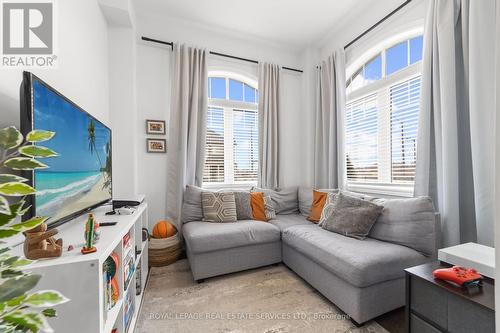 3895 Leonardo Street, Burlington (Alton), ON - Indoor Photo Showing Living Room