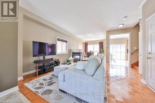 225 Andrews Trail, Milton (Clarke), ON - Indoor Photo Showing Living Room